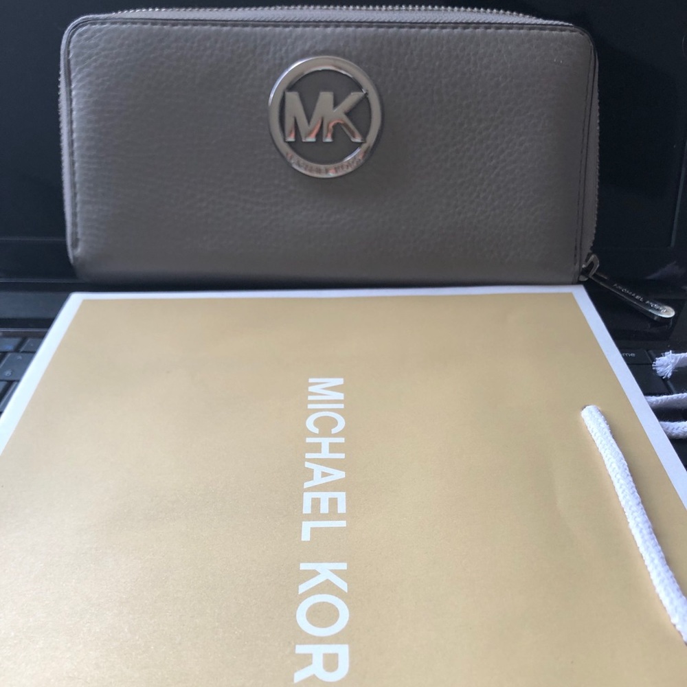 Michael Kors wallet, grey